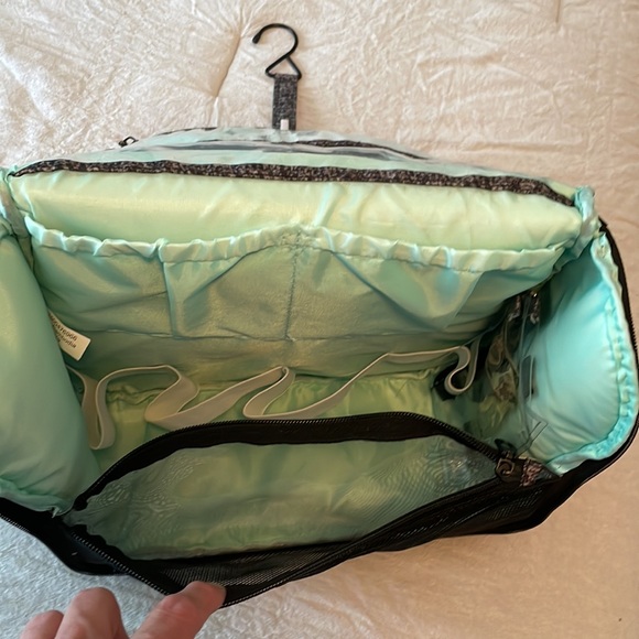 Hanging Travel Toiletry Bag - Picture 7 of 13